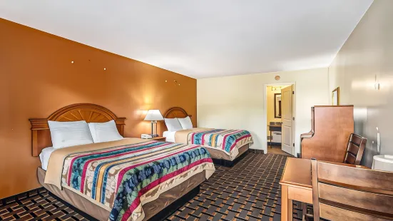 Great Lakes Inn & Suites
