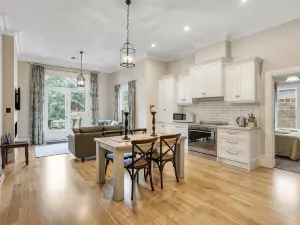 Grandview Accommodation - the Elm Tree Apartments