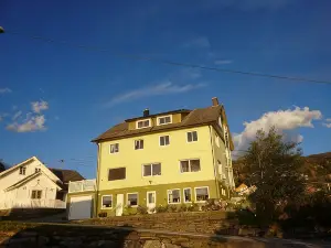 Hardanger Rom & Harmonium "The Green B&B"