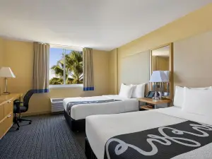 La Quinta Inn & Suites by Wyndham Sunrise