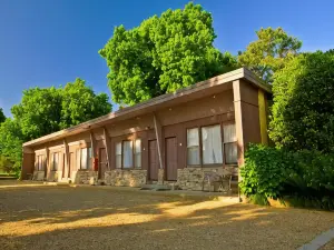 Buffalo Motel and Country Retreat