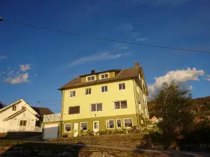 Hardanger Rom & Harmonium "The Green B&B"