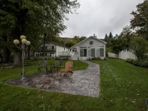 Modern Lakefront home with wonderful views and plenty of space!