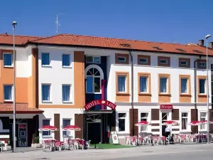 Lipa, Hotel & Bistro