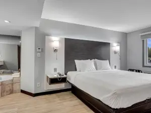 Days Inn & Suites by Wyndham Niagara Falls/Buffalo