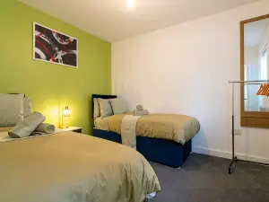 Cozy Urban 2BR with courtyard
