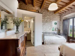 Can Feliu, Masia Stone House, Sant Daniel-girona