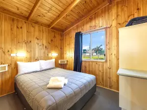 Heatherbrae Holiday Village