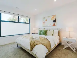 Stylish 4BR Townhouse with Private Courtyard