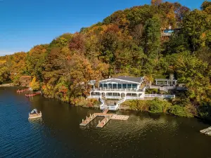 湖畔逸居 - 豪華、廚師級室內外廚房、熱水浴缸、蒸汽房 度假屋