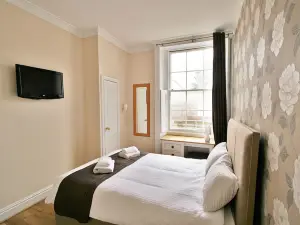 Central Studios Gloucester Place by Roomsbooked