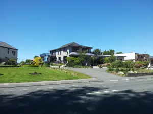Edgewater Motel