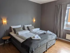 Railside Track Apartment (OJ1-2)