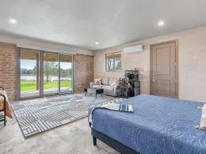 Gorgeous Lakeside Retreat Center – 30 Beds