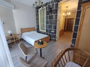 Old Avenue Hotel