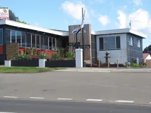 Top of the Town Motor Inn