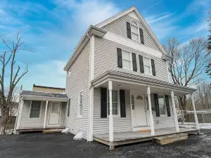 Cozy and Convenient Home 3Br 2Bapleasantly Comfortable Suburban Home