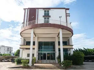 ริเวอร์ โฮเทล - ดิ เอาท์สแตนดิ้ง เวนิวส์ นครปฐม