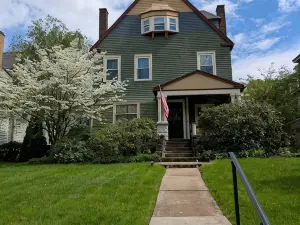 Victorian River Trail Retreat - Williams House