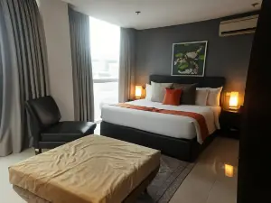 The Upperhouse Hotel Boutique Stay with City & River Views