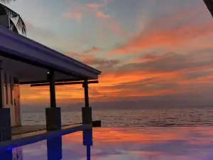 Alegria Water Front Beach House