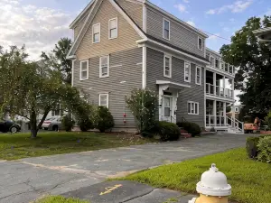 <br>Danvers spacious apt near Salem historic witch town Mall / Hospital