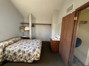 Lakeside Motor Lodge