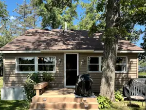 Nostalgic Northern Cabin tucked between 2 lakes & recreational river - Wadena Co