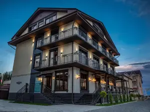 Maison Hotel