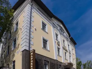 Golden Plaza Hotel