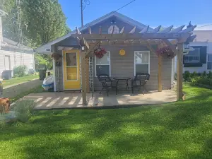 Pergola Place - Lake Access, 2 Bedroom, Sleeps 4, Pet Friendly