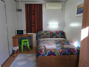 Mud Crab Motel