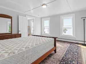 Charming Victorian 2BR Retreat with Porch & Dock – St. Lawrence Riverfront