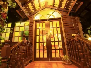 Six Villa Inn