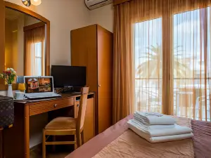 Lakonia Hotel