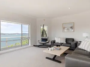 Metawise Stylish 2-Bedroom Home with Easy CBD Ac
