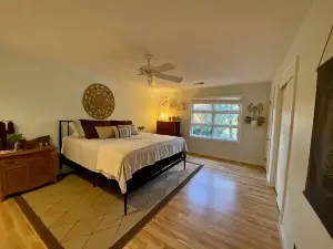 Lake Front Cottage w/Dock-Sleeps 10-1Story-Relax-Dog Friendly