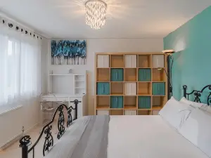 Spacious 5 bed Sunninghill W/ Drive - By Tempstay