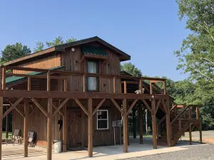 距Hanging Rock州立公園數分鐘路程山景谷倉閣樓度假屋