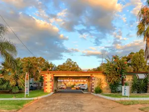 Golden Peak Motel PeakHill