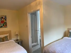The Queen Hotel
