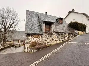 Mountain Retreat for 12 in Murat-Le-Quaire