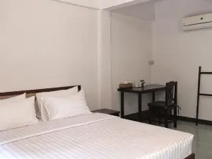 RoongThoeng Place Hotel