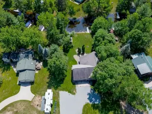 Grand Lodge on Pine Lake/Lake Holcombe