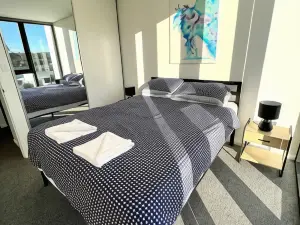 Fab in Phillip - 2bd 2bth Apt - Close to CBR Hospital