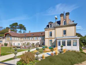 Les Villas d'Arromanches, Teritoria