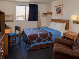 Super 8 by Wyndham Manhattan KS