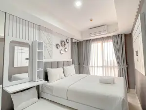 Grey Toned 1BR Apartment Tamansari Skylounge Makassar By Travelio