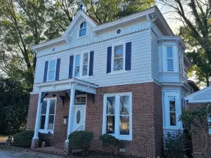 Timeless Elegance with Modern Luxury: Historic 6-Bedroom Home