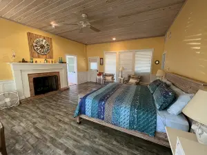 Experience Fall Colors @ Hilltop Cabin w/ Hot Tub, Big Sky Views & River Access!